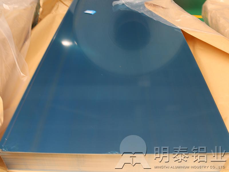 車(chē)廂用鋁板廠家_5系鋁合金硬度高、耐磨損，受到貨車(chē)全鋁車(chē)廂親賴